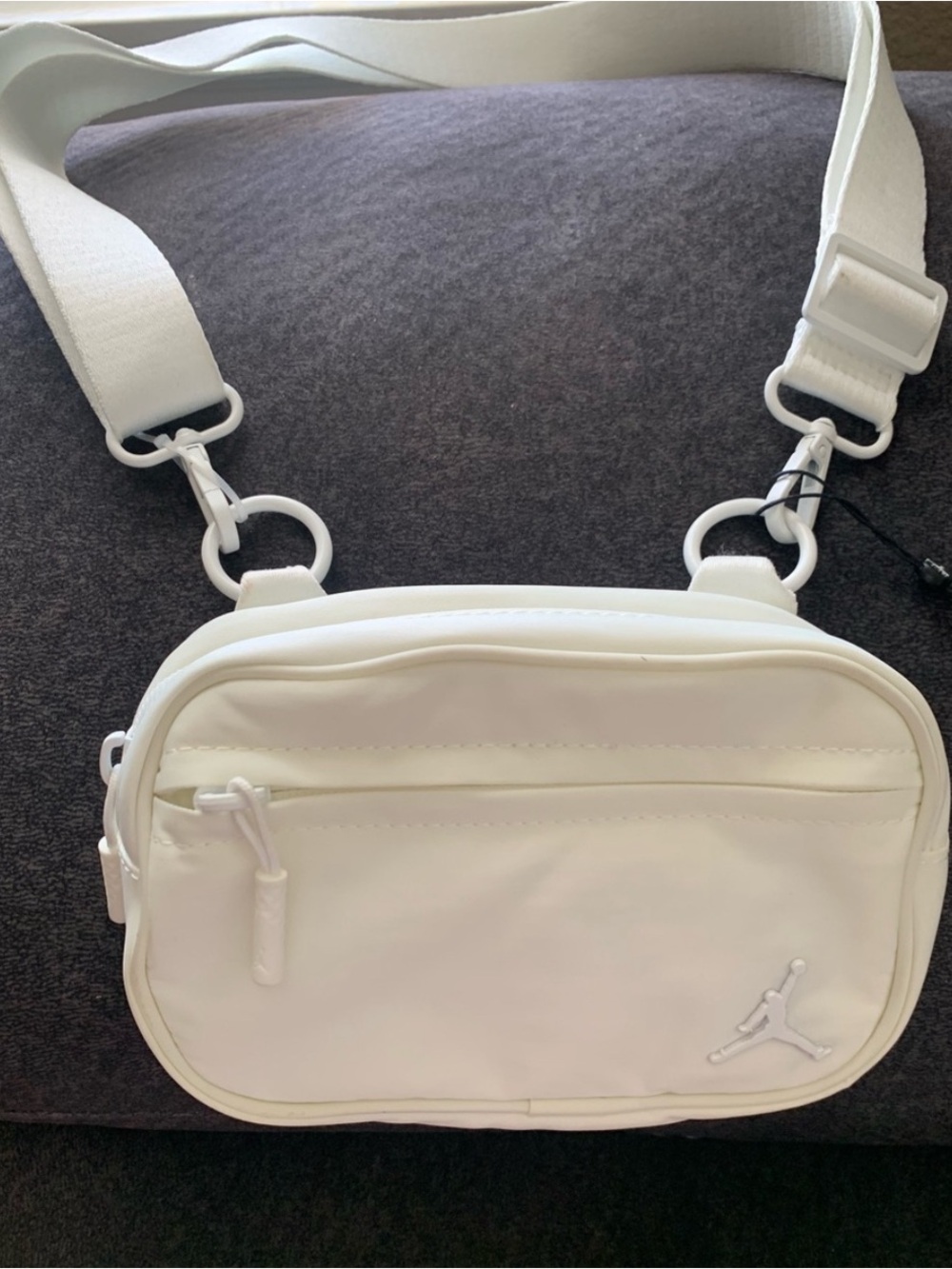 NWT Jordan Alpha Camera
Bag Crossbody O/S Adults Unisex WA0870-782 Sail